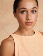 Cargar imagen en el visor de la galería, Camiseta Apricot