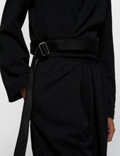 Cargar imagen en el visor de la galería, Chaqueta Belted Crepe