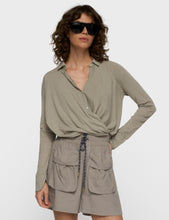 Cargar imagen en el visor de la galería, Blusa Wrap Fog
