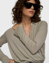 Cargar imagen en el visor de la galería, Blusa Wrap Fog