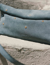 Cargar imagen en el visor de la galería, Bolso Boom Boom Serraje Azul