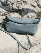 Cargar imagen en el visor de la galería, Bolso Boom Boom Serraje Azul