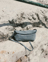 Cargar imagen en el visor de la galería, Bolso Boom Boom Serraje Azul