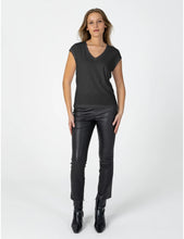 Cargar imagen en el visor de la galería, Camiseta Basic Black