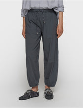 Cargar imagen en el visor de la galería, Pantalones Jogger Crinkle