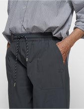 Cargar imagen en el visor de la galería, Pantalones Jogger Crinkle