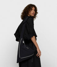 Cargar imagen en el visor de la galería, Bolso Easy Travel Shoulder Bag Negro