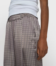 Cargar imagen en el visor de la galería, Pantalones Fluid Check Champagne
