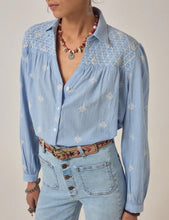 Cargar imagen en el visor de la galería, Camisa James Sky