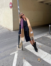 Cargar imagen en el visor de la galería, Bufanda Love is Love