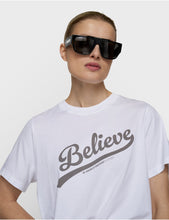 Cargar imagen en el visor de la galería, Camiseta Petite Believe