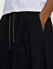 Cargar imagen en el visor de la galería, Falda Poplin Black