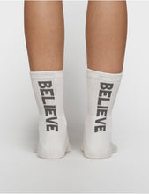 Cargar imagen en el visor de la galería, Calcetines Believe