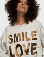 Cargar imagen en el visor de la galería, Sudadera Smile Love