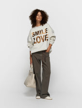 Cargar imagen en el visor de la galería, Sudadera Smile Love