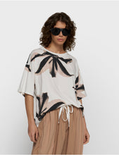Cargar imagen en el visor de la galería, Camiseta Flowers Ecru