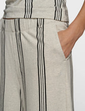 Cargar imagen en el visor de la galería, Pantalones Stripes Soft