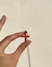 Cargar imagen en el visor de la galería, Collar Coral Cross