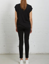 Cargar imagen en el visor de la galería, Camiseta Basic Black