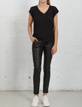 Cargar imagen en el visor de la galería, Camiseta Basic Black